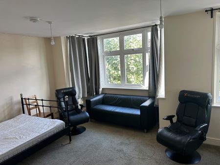 4 Bed Maisonette, Audley Road, NW4 - Photo 5