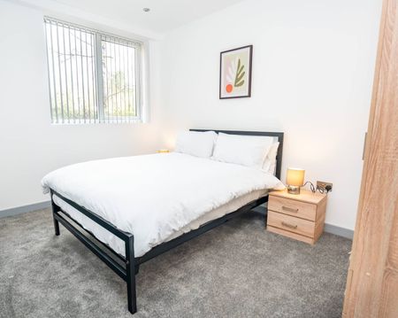 Prospect Hill, Redditch - Photo 3