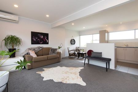 Epsom/Greenlane - incl UFB Internet & Water - Photo 2