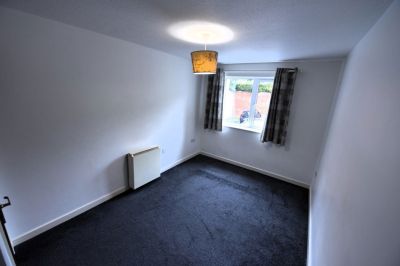 2 bedroom Flat in Flat 10, Leeds - Photo 2
