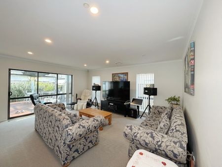 Spacious Family Living in the Heart of Ormiston - Photo 4