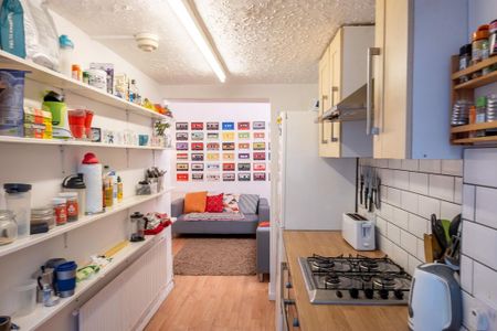 3 bedroom terraced house to rent - Photo 4