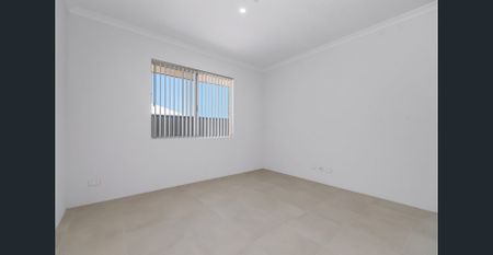 Contemporary 3-Bedroom Family Home in a Quiet Location - Photo 4