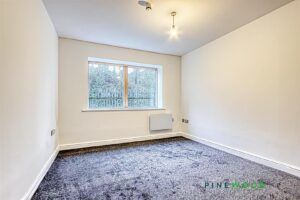 2 BEDROOM Apartment - Ground Floor - Photo 4