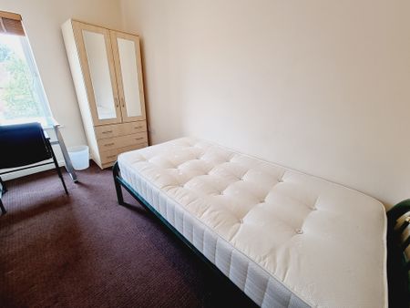 3 Bed Student Accommodation - Photo 3
