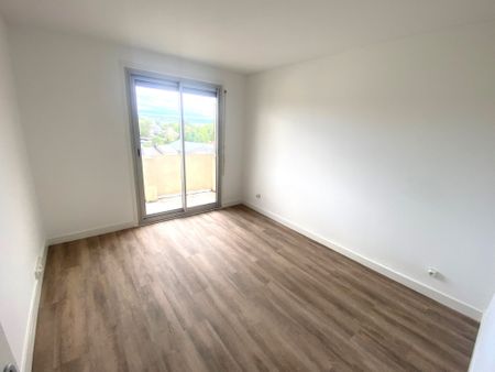 - AUREILHAN - T4 de 72 m2 avec BALCON - - Photo 2
