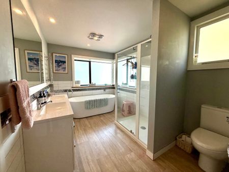 Mount Pleasant, 4 bedrooms - Photo 4