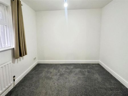 5 bedroom semi-detached house to rent - Photo 5