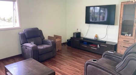 Modern 3 Bedroom Townhouse - Photo 2