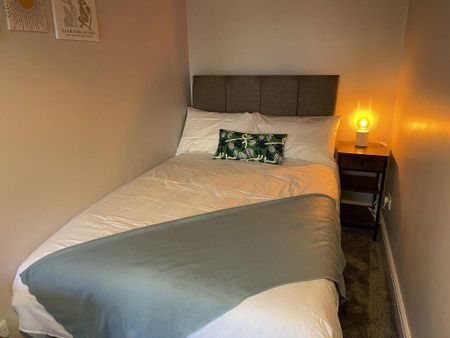 1 bedroom in a house share to rent - Photo 5