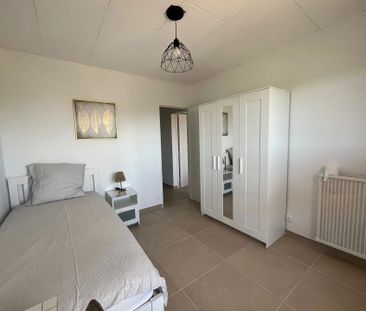 Location Appartement 5 pièces 92m² TOULON 83000 - Photo 4