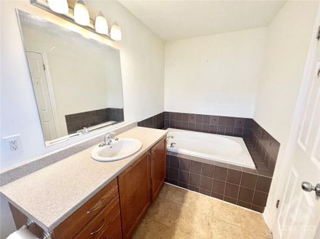 For Lease - 102 Brady Avenue, Kanata, Ontario - Photo 2