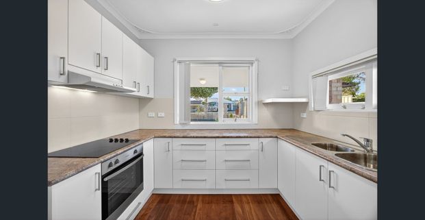 Charming Dianella Renovation - Photo 1