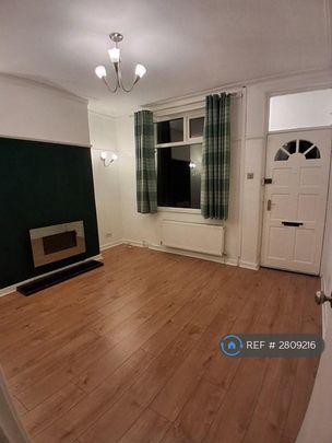 2 bedroom end of terrace house to rent - Photo 1