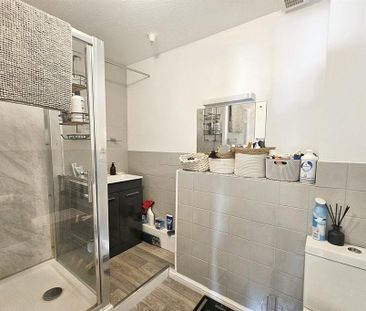 2 bedroom retirement property to rent - Photo 5