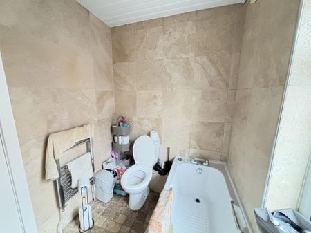 160 Burley Road, Leeds, LS4 2EU - Photo 4