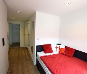 1 bedroom in a flat share to rent - Photo 3