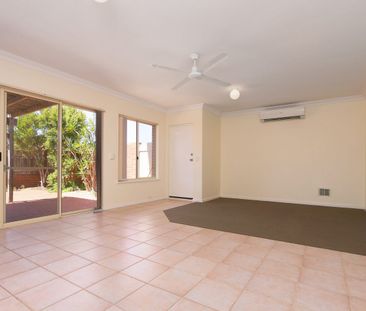 WELL MAINTAINED VILLA IN TIDY COMPLEX - Photo 2