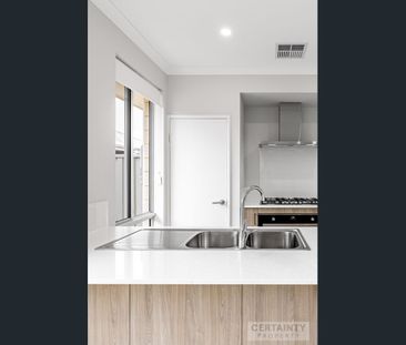 Modern stylish Home perfect for small families in Byford - Photo 3