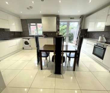 1 bedroom in a house share to rent - Photo 4