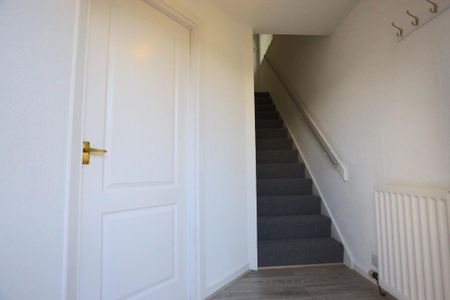 3 bedroom semi-detached house to rent - Photo 3