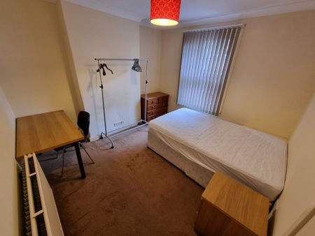 3 Bed Student Accommodation - Photo 4