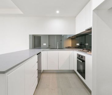 Modern Two Bedroom in a Quiet Complex - Photo 4