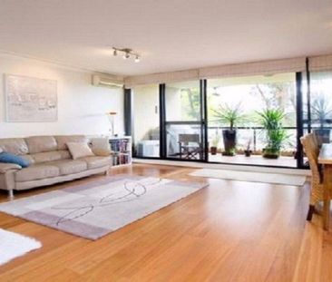 Bright & Spacious 3-Bedroom Apartment - Photo 6