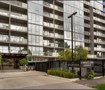 Modern Two Bedroom Apartment - Photo 2