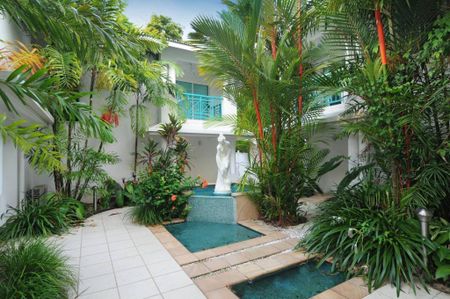 3 BEDROOM : 2 BATHROOM : FULLY FURNISHED : POOL : CLOSE TO BEACH - Photo 2