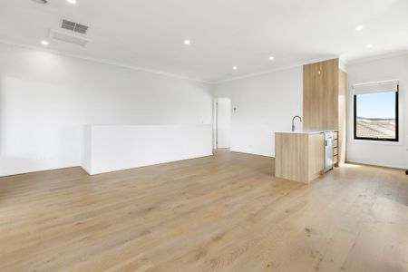 Modern 4 Bedroom Townhouse - Photo 5