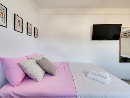 Passeig de Valldaura, Barcelona, Catalonia 08016 - Photo 5