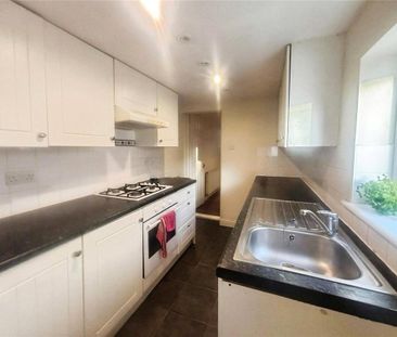 3 bedroom terraced house to rent - Photo 2