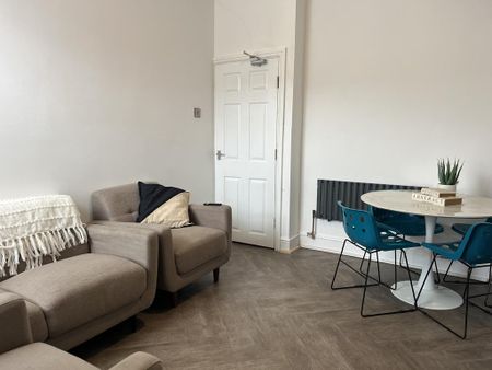 4 bedroom terraced house to rent - Photo 3