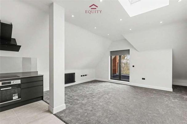 Bullsmoor Lane, Enfield, EN3 - Photo 1