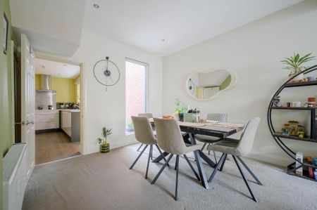 63 Downshire Road, Holywood, BT18 9LX - Photo 5