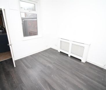 2 bedroom end of terrace house to rent - Photo 1