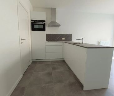 RECENT GELIJKVLOERS APPARTEMENT MET GROOT TERRAS EN AUTOSTAANPLAATS - Photo 2