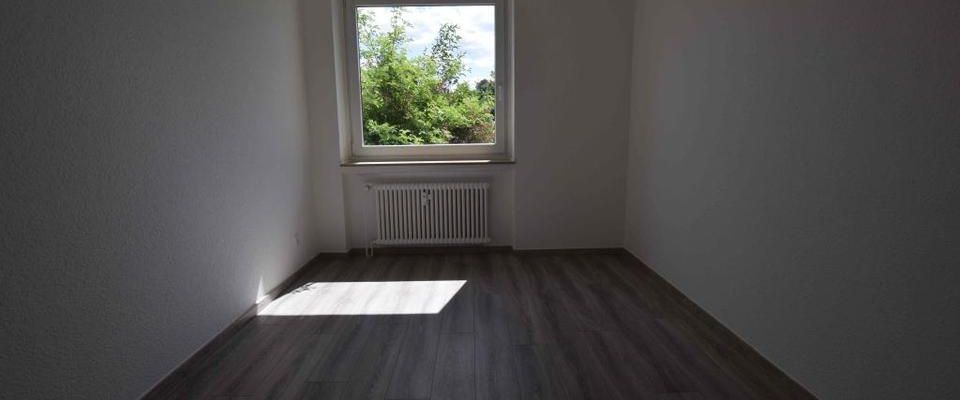+++ Renovierte Erdgeschosswohnung mit Balkon und Wanne +++ - Foto 1