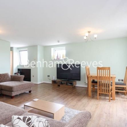 2 Bedroom flat to rent in Erebus Drive, Woolwich, SE18 - Photo 1
