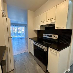 Coup de coeur ! 3 1/2 refait à neuf + 5 électros à Lachine - Disponible - 1 450 $ - Photo 2