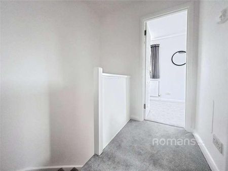 Fleet Road, Fleet, GU51 - Photo 2