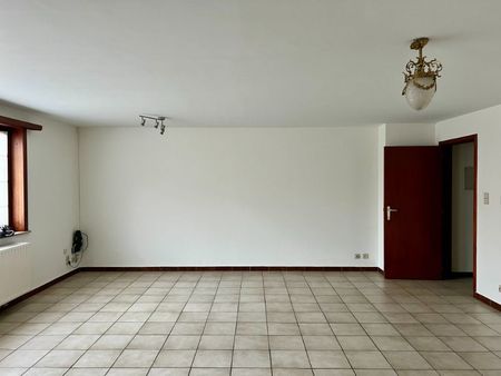 NABIJ UZ GENT, GELIJKVLOERSAPPARTEMENT MET 2 SLAAPKAMERS EN GARAGE. - Photo 2