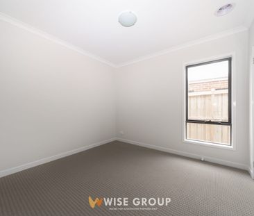 Modern Family Living in the Heart of Highgrove Estate - Photo 5