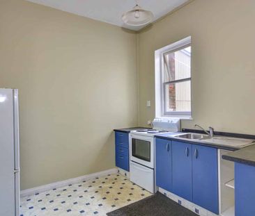 Tidy Flat Close To Town - Photo 5