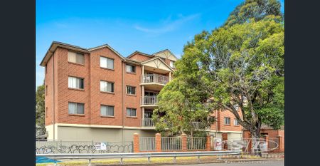 Spacious 2 bedroom unit - Photo 3