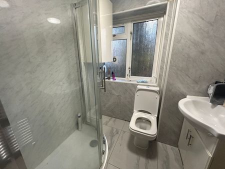 2 Bed Maisonette, The Weymarks, N17 - Photo 4