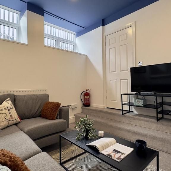 6 bedroom house to rent - Photo 1