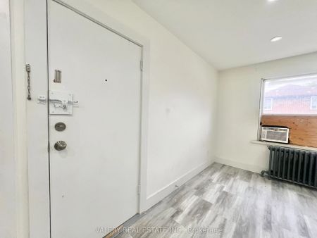 15 Stavebank Road N #4 - Photo 3