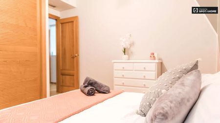 Beautiful 3-bedroom apartment for rent in Extramurs - Photo 5
